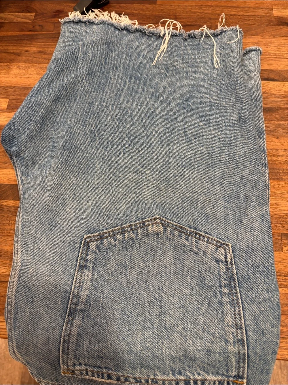 Madewell high-rise long Light Wash Denim Frayed Hem Shorts EUC